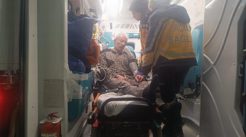 Kapanan yol 4 saatte açıldı! Kalp hastası hastaneye ulaştırıldı