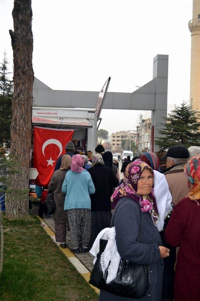 Hastane çalışanlarından Zeytin Dalı Harekatı Şehitleri için lokma hayrı