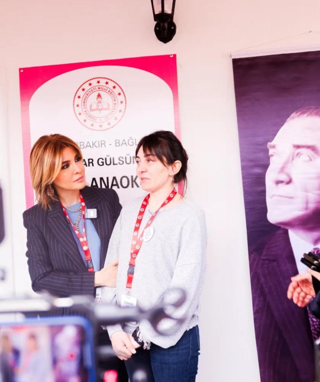 Teşekkür etmeyince azarladı, takipten çıkarıp resti çekti... Demet Akalın ve Gülben Ergen arasında yeni kriz! "Ayıp oldu insanlara" 1