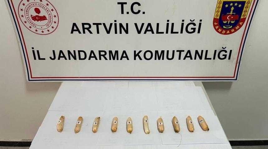 İranlı şüphelinin bağırsaklarından 10 paket uyuşturucu çıktı
