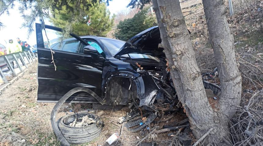 Şarkikaraağaç Belediye Başkanı Göçer, eşi ve kızıyla birlikte trafik kazasında yaralandı