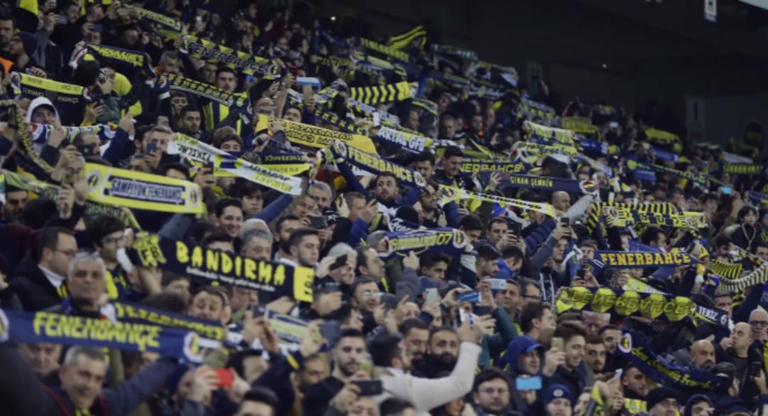 Fatih Terim Süper Lig deki şampiyonluk yarışına dair ilk kez konuştu! Söylediği sözler ortalığı karıştırmaya yetti... Fenerbahçeli taraftarlar ayaklandı 3