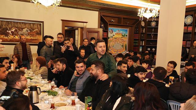 Nevşehir Belediyesi 200 üniversite öğrencisiyle sahur yaptı