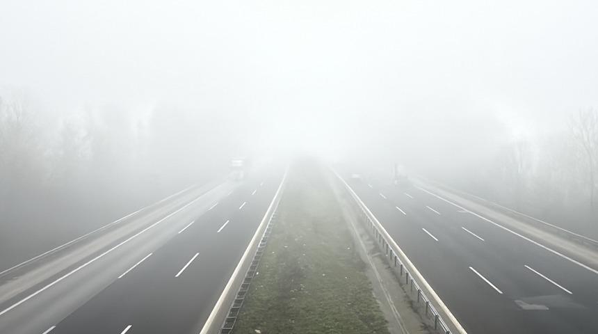 İstanbul güne sisle başladı! Boğaz trafiği yeniden açıldı