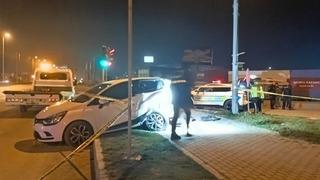 İki araç da refüje çarptı! Bandırma'da kaza: 1 ölü 1 yaralı