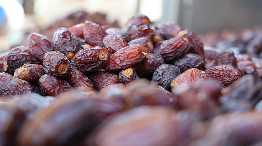 Uzmanlar uyardı: Hurma alırken bunlara dikkat edin! Bu renk bozulmaya başladığının göstergesi