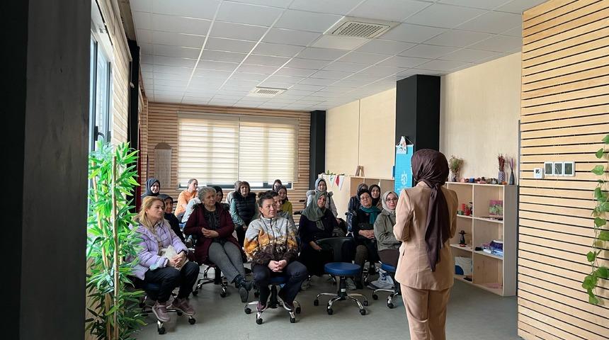 Telefonla fazla vakit geçirmek eşler arasındaki iletişimi bozuyor