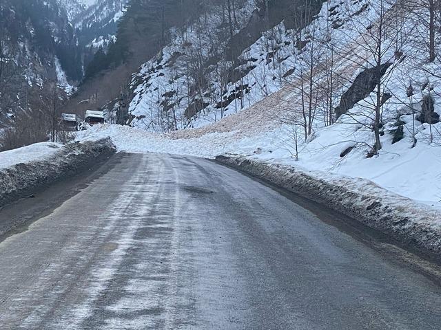 Trabzon-Bayburt karayolunda çığ