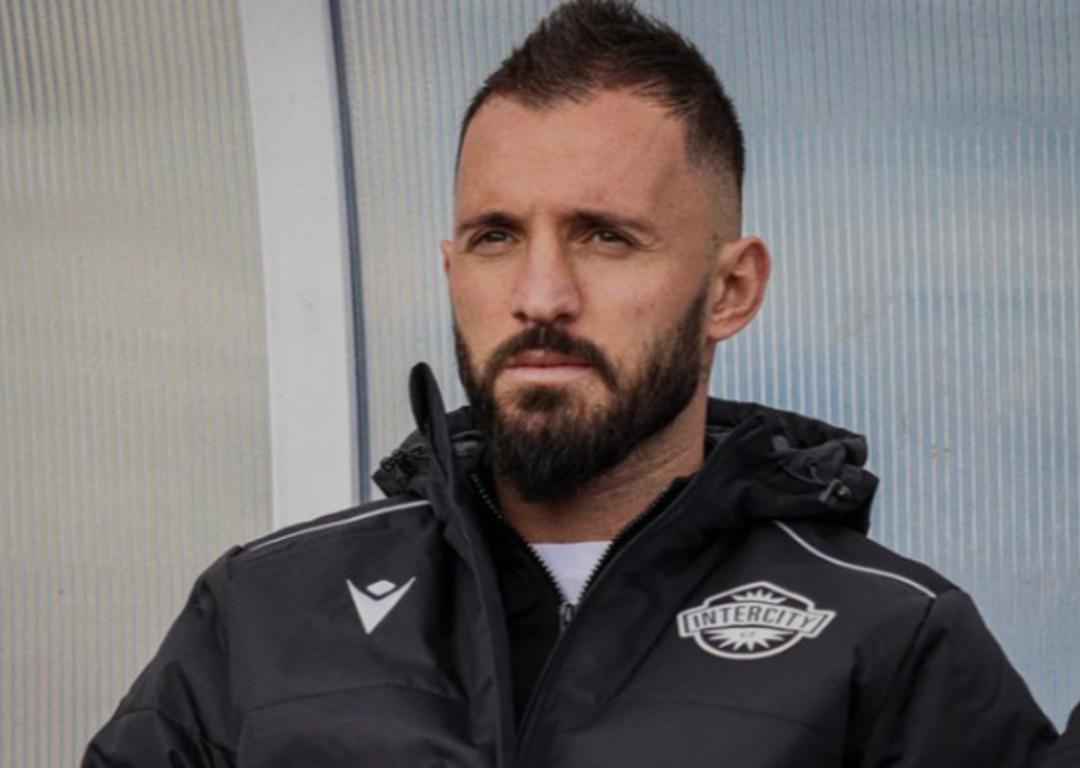 Süper Lig de uzun yıllar Galatasaray forması giyen Emre Çolak futbolu bıraktı, yeni işinde köşeyi döndü! 1