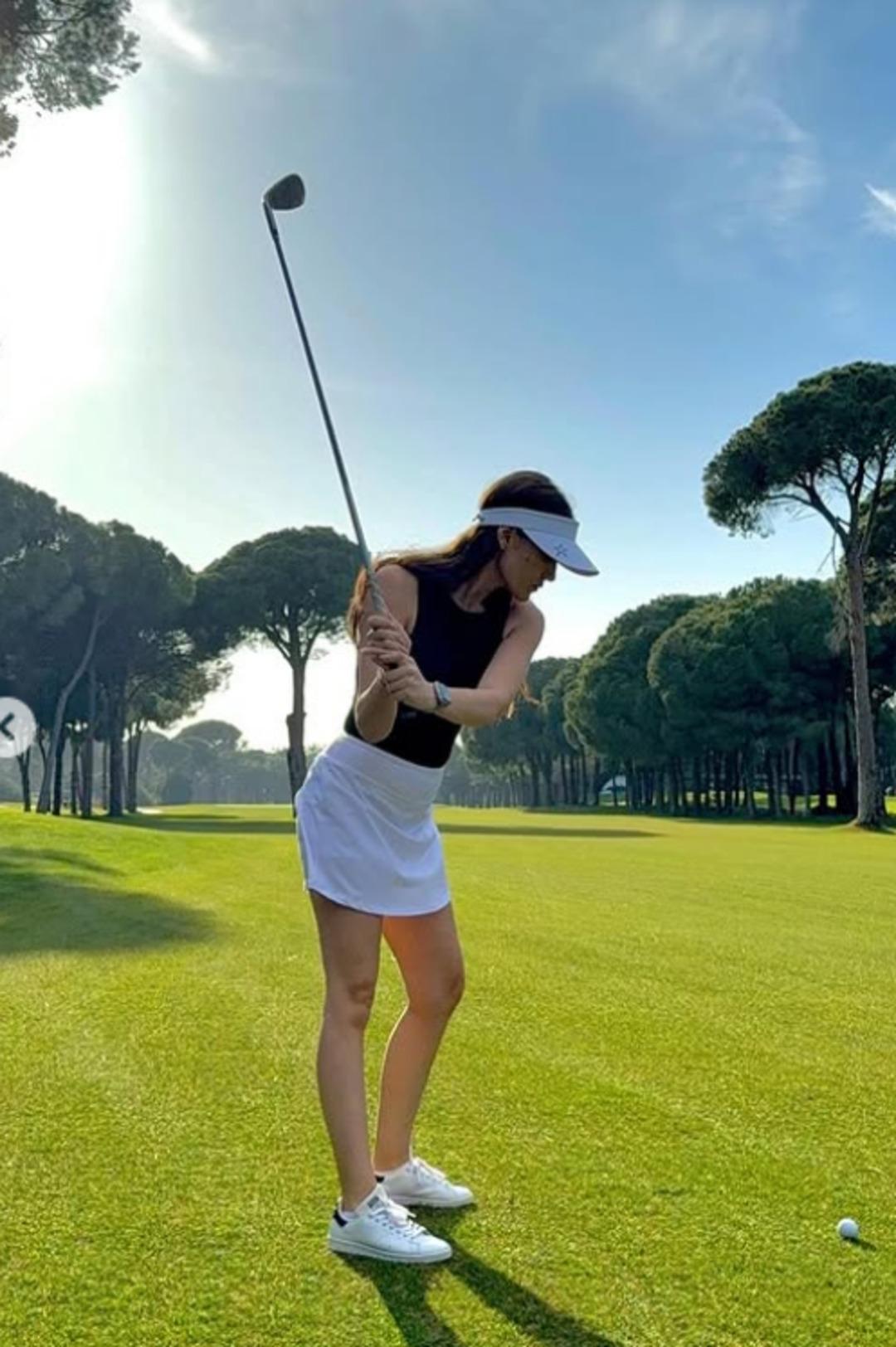 Fahriye Evcen golften üst üste paylaşınca eleştiri geldi: Zengin olduğunu biliyoruz ama sürekli gösteriş yapma! 1