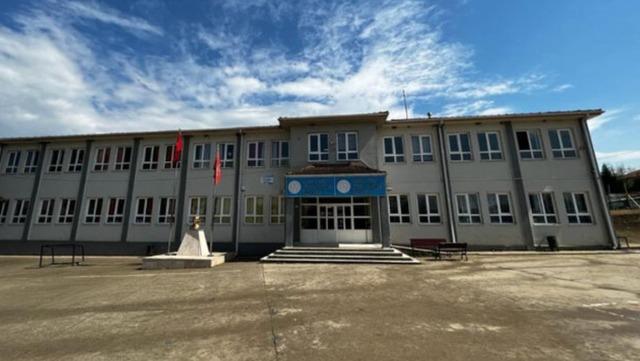 Sakarya'da korkunç olay! Okul müdürü odasında bıçaklandı