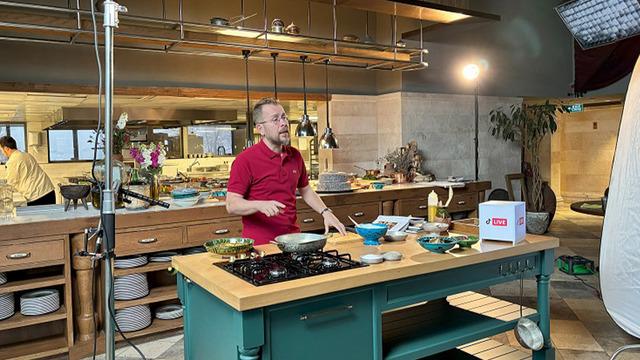 Şef Ömür Akkor Ramazan boyunca Türk mutfağını tanıtacak: “Anadolu’nun lezzetlerini yeni nesle aktarmak istiyorum”