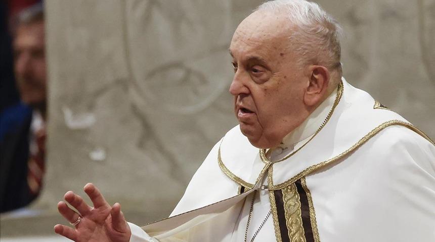 Vatikan'dan Papa'nın sağlık durumuyla ilgili yeni açıklama: "Tedaviye iyi yanıt veriyor ve iyileşmeye devam ediyor"