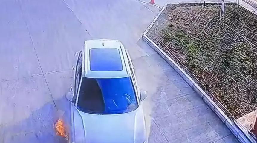 Arıza yapan cip akaryakıt istasyonunda alev aldı! O anlar kamerada