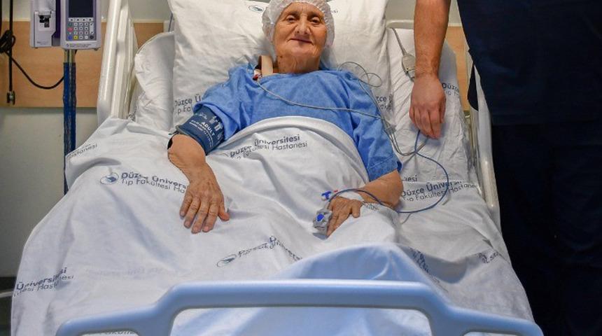 80 yaşındaki kadına koroner baypas ameliyatı yapıldı! Hayata yeniden döndü