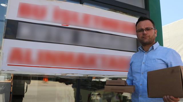 21 şubesine astığı pankartla duyurdu! Tartışmaya son noktayı koydu 'Böyle bir karar aldık'