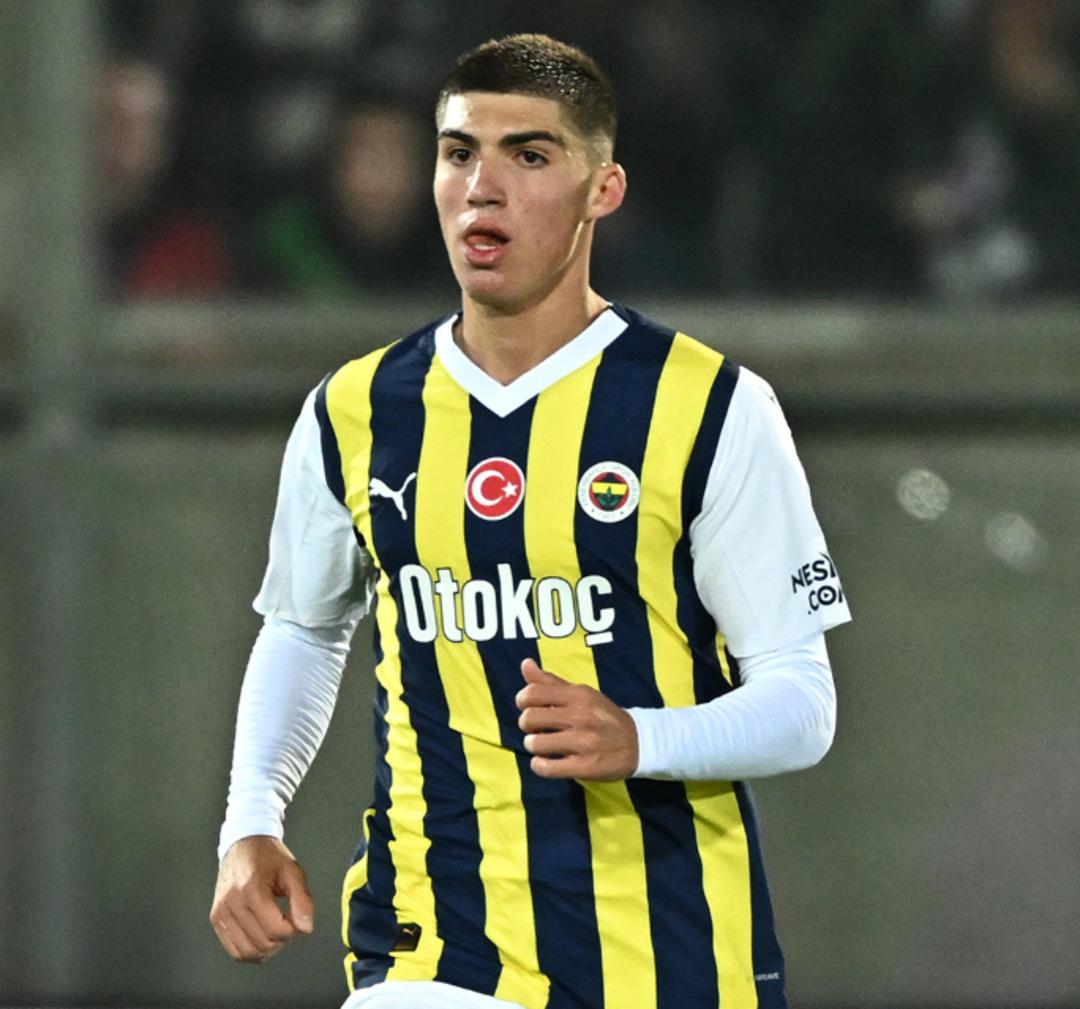 Fenerbahçe nin genç yıldızı Yusuf Akçiçek tam 10 katı fazla maaşa imzayı atıyor! 2