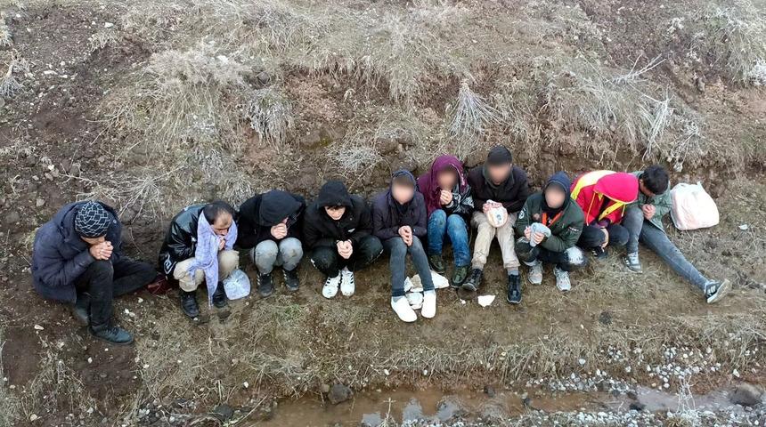 Bitlis’te kaçak göçmenler yakalanıp sınır dışı edildi