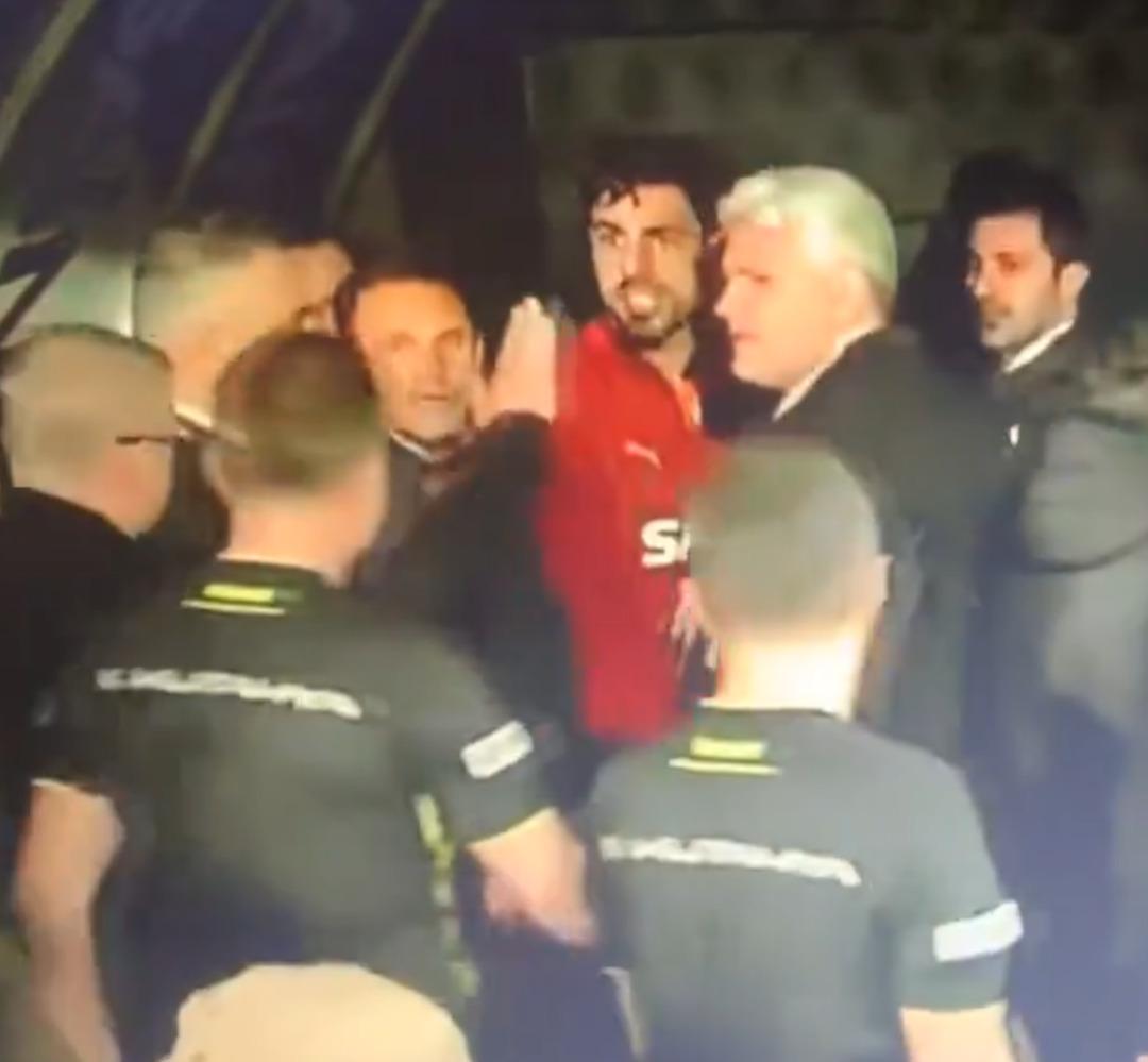 Galatasaray kalecisi Günay Güvenç in hakeme söylediği sözler ortaya çıktı! "Sıkıyorsa gir içeri" 2