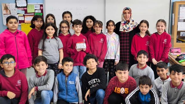 Gediz İlkokulu öğrencilerinden Ramazan ayına özel dayanışma kampanyası: 'Askıda kıyafet' projesi   