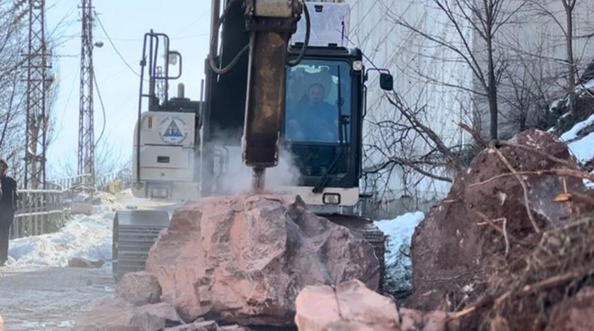 Artvin’de yaşanan heyelan sonrası ekipler çalışmalarına başladı