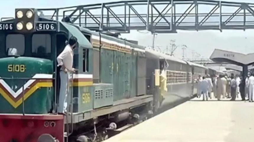 Son dakika… Pakistan’da trene saldırı: 500 yolcu rehin alınmıştı! 20 kişi hayatını kaybetti