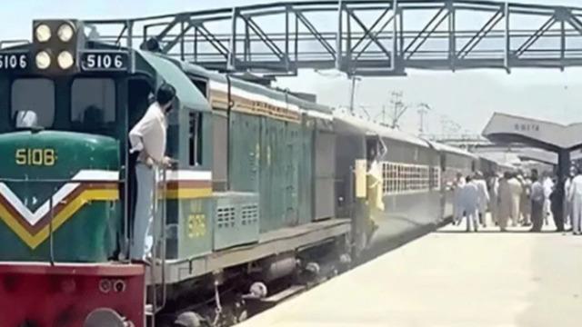 Son dakika… Pakistan’da trene saldırı: 500 yolcu rehin alınmıştı! 20 kişi hayatını kaybetti