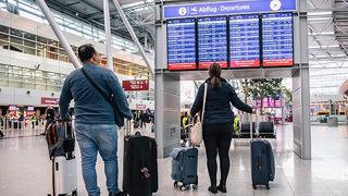  24 saatlik uyarı grevinin ardından... Almanya'da büyük havalimanlarında uçuşlar yeniden başladı