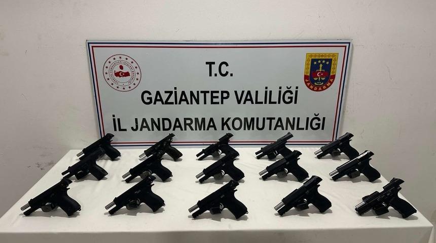Gaziantep'te kaçak silahlar ele geçirildi: 3 tutuklama   