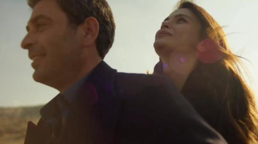 Uzak Şehir'e 'De Mardin' şarkısıyla damga vurdu! Gizemli sesin sahibi bakın kim çıktı! Annesi de babası çok ünlü... 