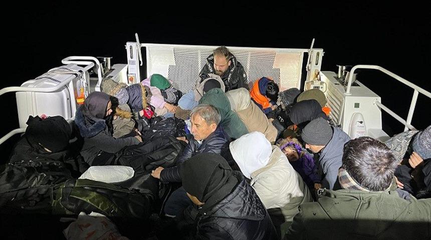 Çanakkale'de göçmen kaçakçılığı! Ayvacık sahilinde 28 kaçak göçmen yakalandı