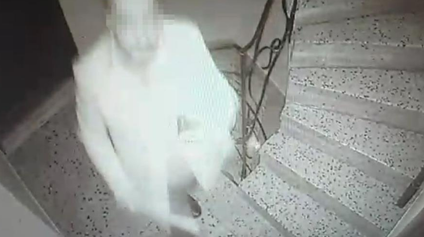 Komşusuna korku filmi yaşattı, yapmadığı şey kalmadı! Her şey halı silkelemekle başlamış... 