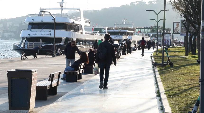 İstanbul’da güneşli havayı fırsat bilenler sahile akın etti