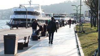 İstanbul’da güneşli havayı fırsat bilenler sahile akın etti