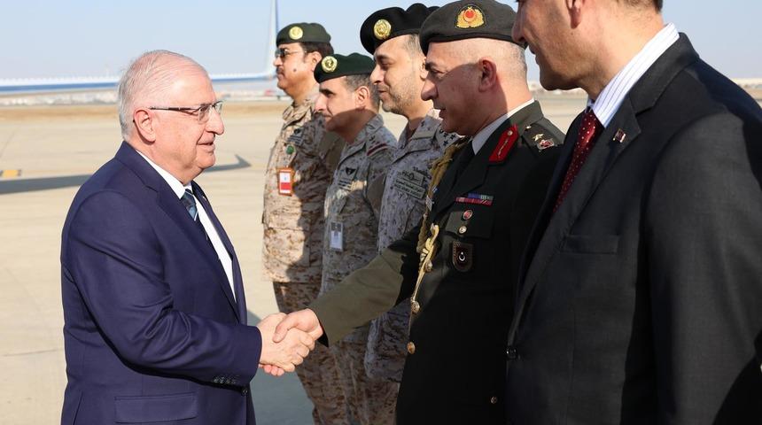 Milli Savunma Bakanı Güler, Suudi Arabistan'a gitti