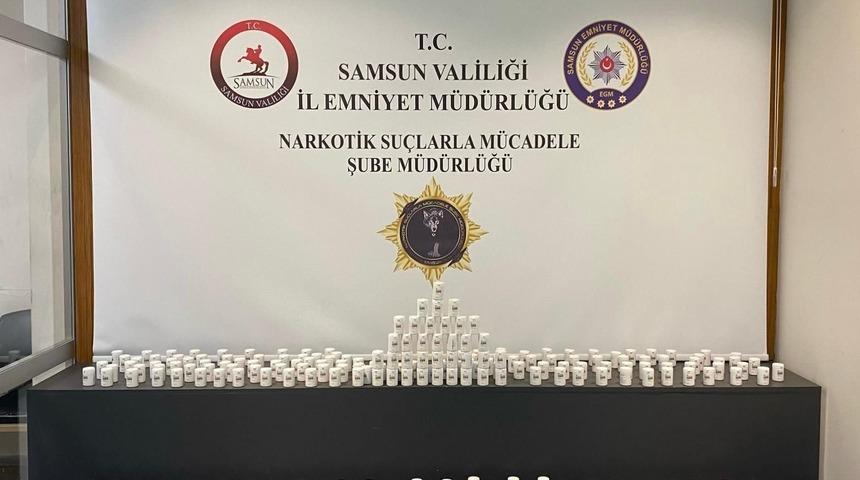 Samsun'da polisten operasyon! 18 bin sentetik ecza hapı ele geçirildi