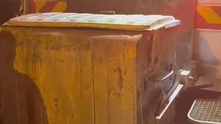 Mersin'de talihsiz kaza: Çöp aracı ile konteyner arasında eli sıkıştı