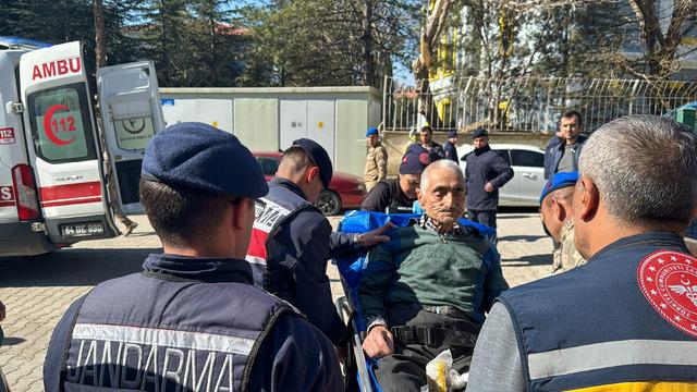 Uşak'ta 2 komşusunu öldüren 89 yaşındaki zanlı hastaneye kaldırıldı