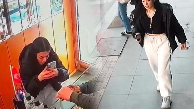 Değeri 250 bin TL! Önce güldü, sonra fotoğrafını çekip kaçırdı: 'Sevgilim bana alamayınca ben de çaldım'