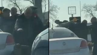 Bursa’da yol verme kavgasında yumruklar havada uçuştu