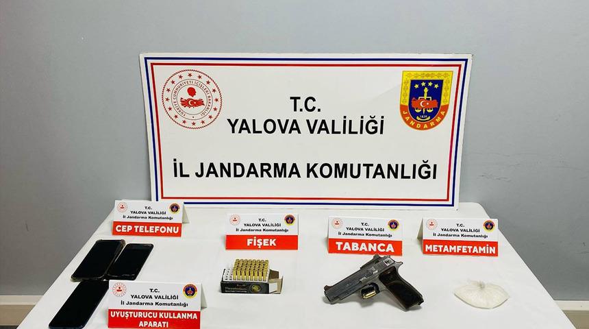 Yalova'da uyuşturucu operasyonu! Otomobilde yakalandılar: 3 gözaltı