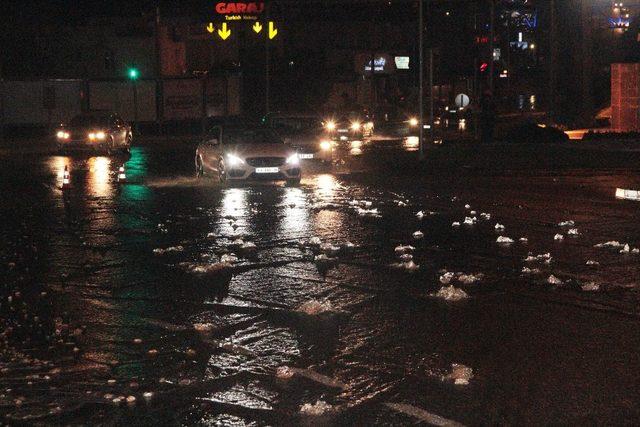 Bodrum’da su borusu patladı, ortalık savaş alanına döndü