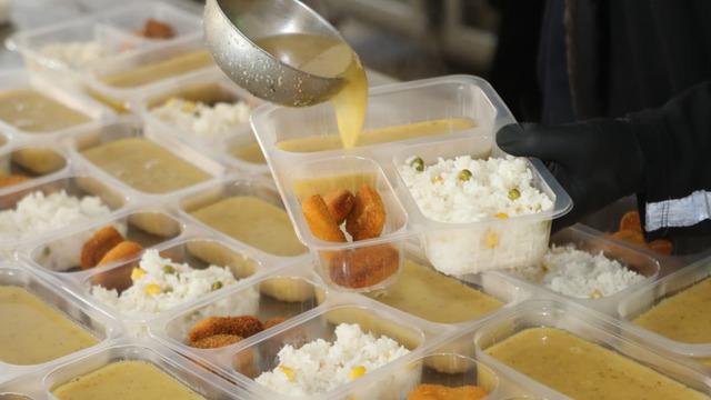 Gaziantep Nizip Belediyesi’nden iyilik sofrası: Komşusu açken tok yatan bizden değildir