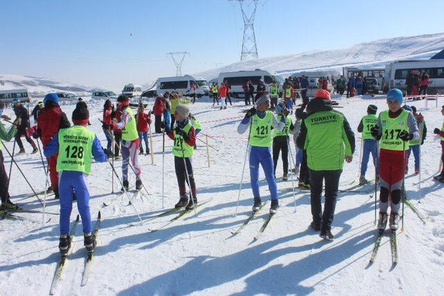 Ağrı’da 250 öğrenci kayaklı koşu ve ayak yarışmalarında yarışacak