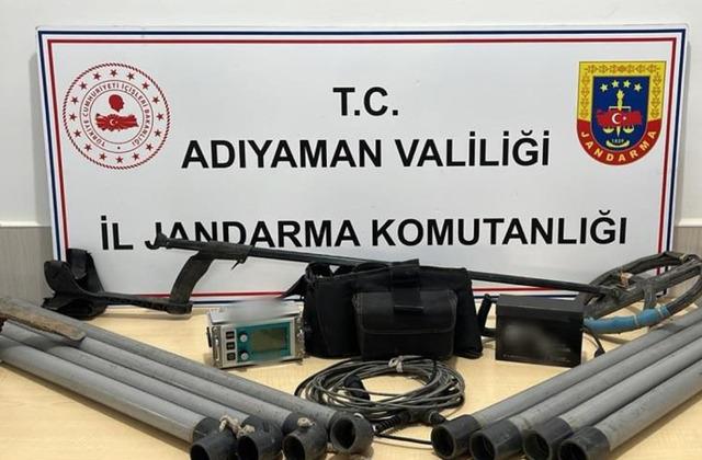 Sit alanında define arayan 3 kişi yakalandı
