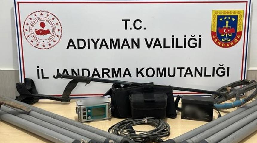 Sit alanında define arayan 3 kişi yakalandı