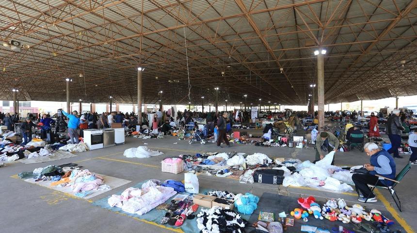 İkinci el eşya pazarında tarihi geçmiş yiyecek ve içeceklere el konuldu