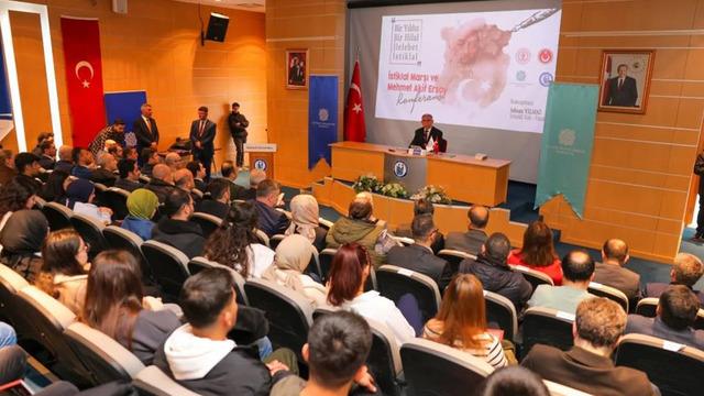 Bayburt’ta ‘İstiklal Marşı ve Mehmet Akif Ersoy’ konferansı düzenlendi