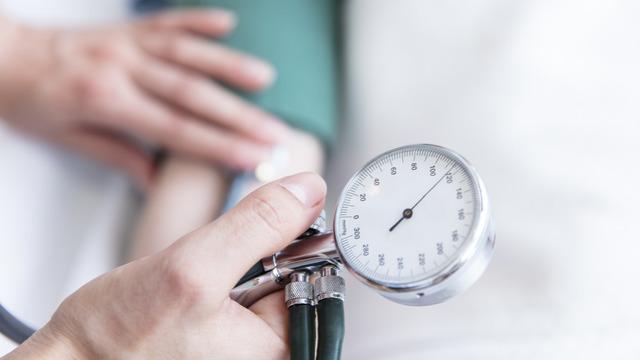 Önemsiz deyip geçmeyin! Soğuk havalara dikkat: Tansiyonu yükseltiyor!