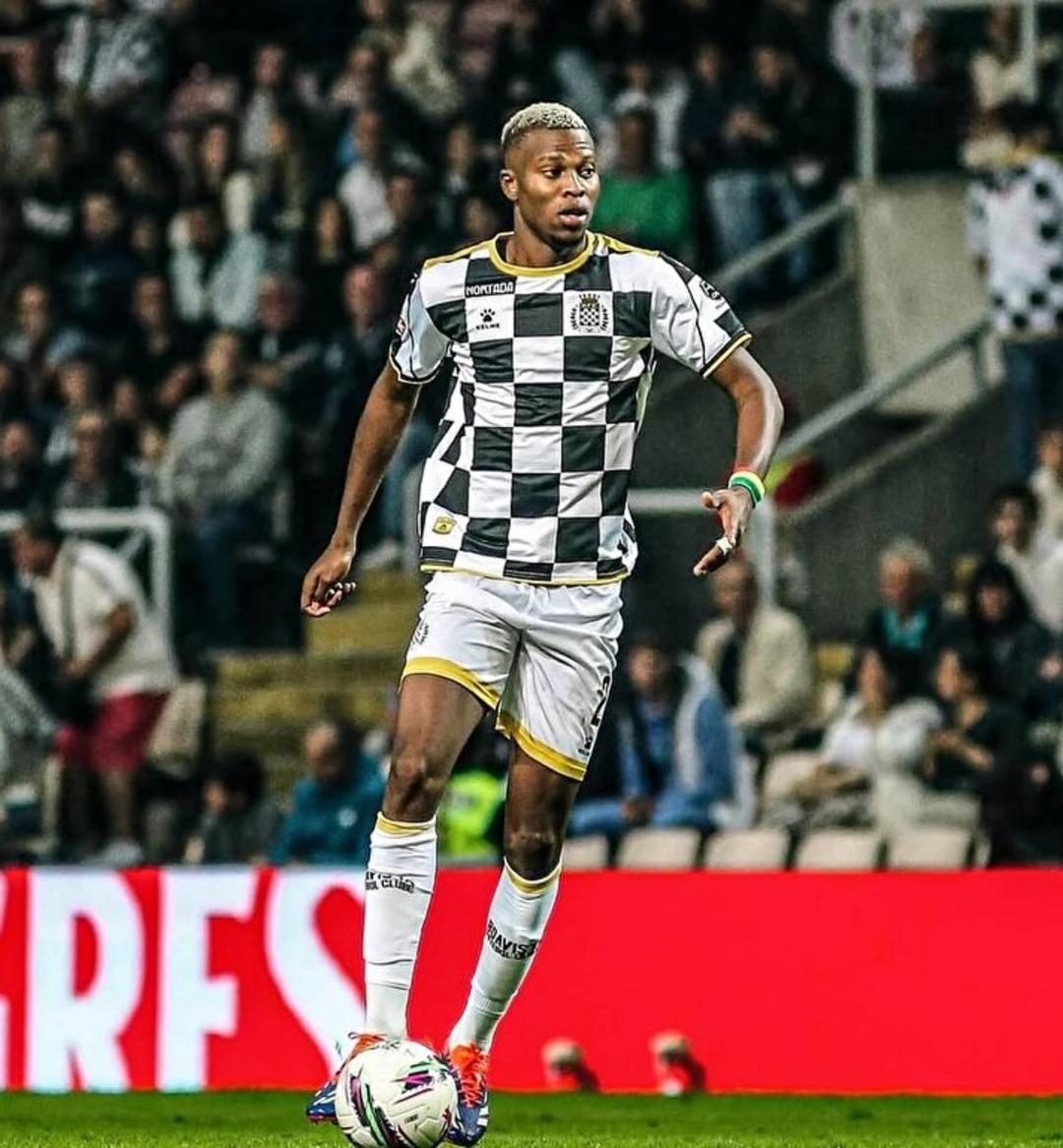 Fenerbahçe ye dev gibi bir orta saha! Süper Lig den bir takım daha talip...  1